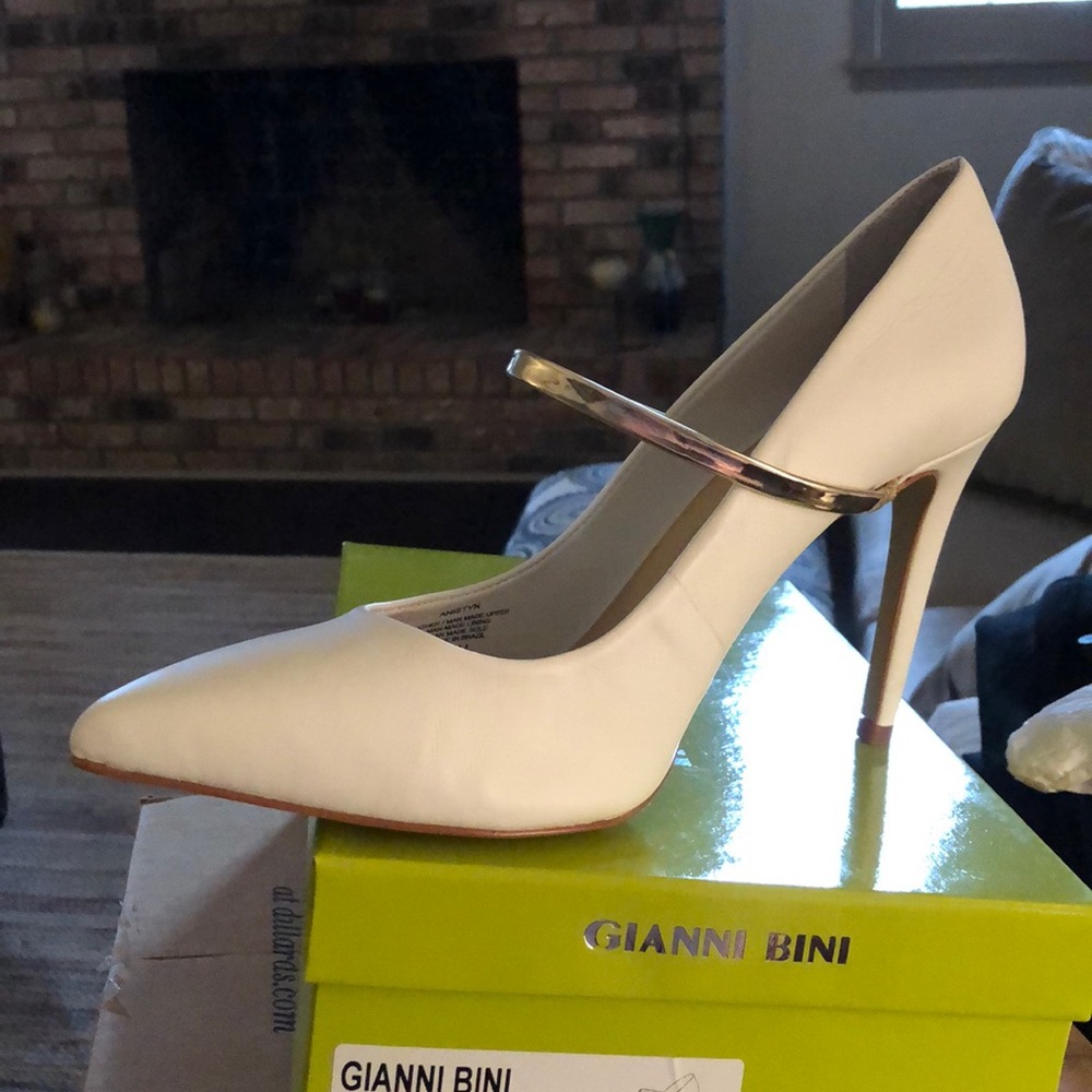 Mary Jane Pumps